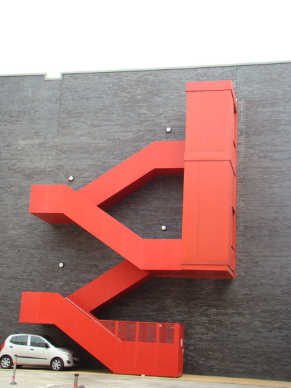 Behindwallofkunstmuseumimrentuzun10